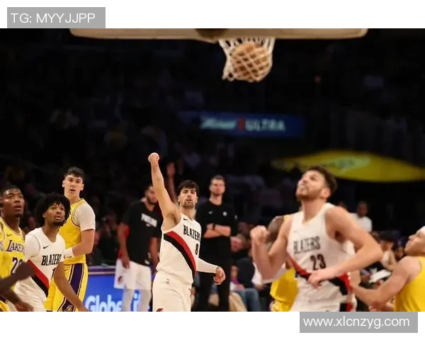 NBA开拓者对决强敌全力以赴争夺季后赛席位的精彩对抗赛