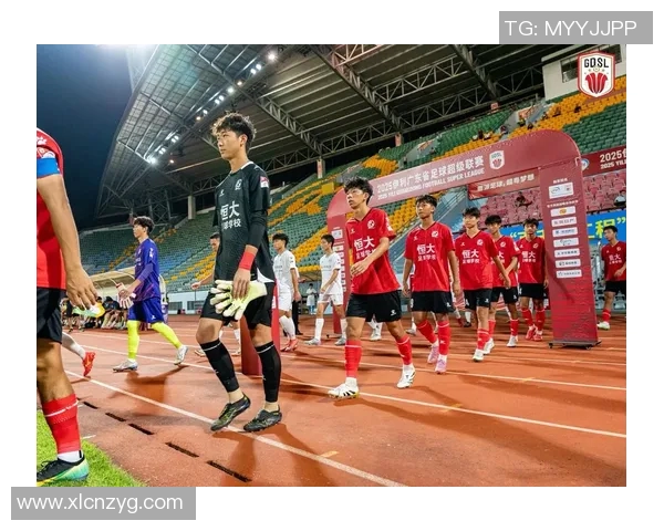 广州足球队配合问题引发热议球迷与专家各执己见探讨战术调整MBA